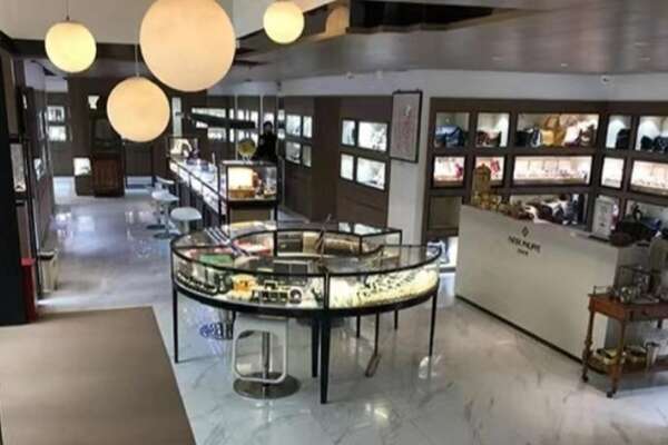 郊区寄卖奢侈品店